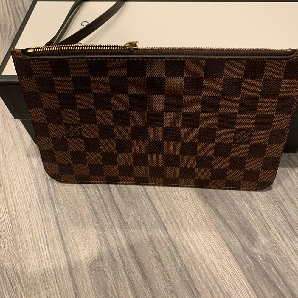 Authentic LOUIS VUITTON Wrist wallet. Checker prin